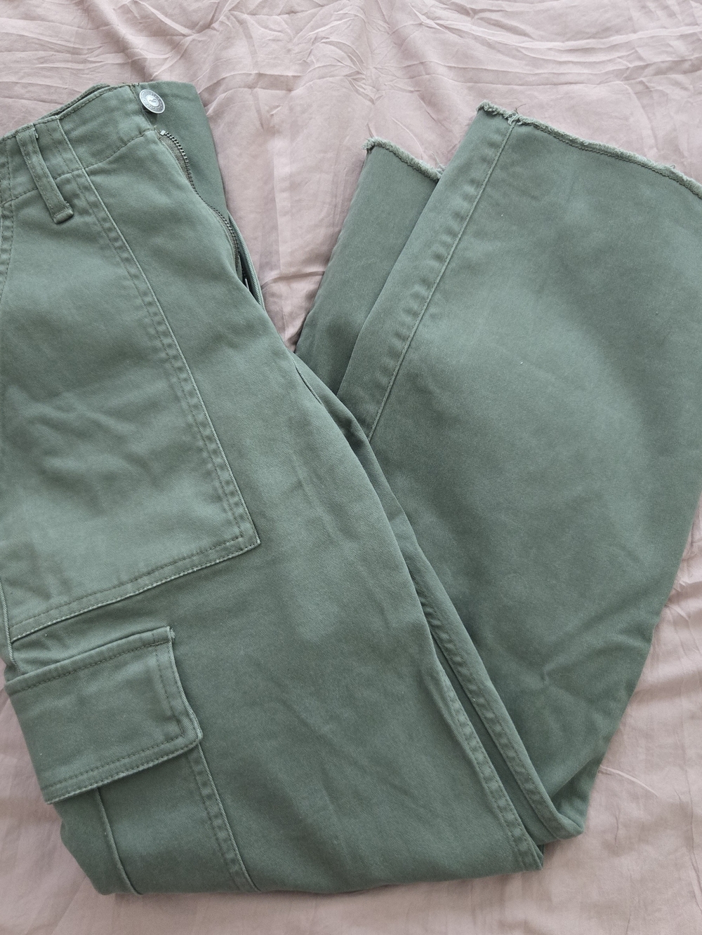 Hollister Women's Olive Green Straight-Leg Cargo Pants